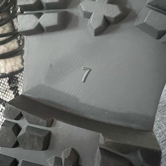 CROWN & IVY Women’s Boots Black & White Snake Print with Sherpa Lining NWOT Sz 7 - Picture 12 of 16